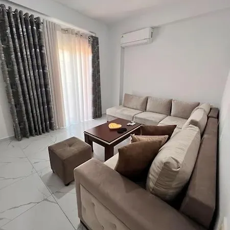Cosy 15 Min From The Beach. * ساراندا